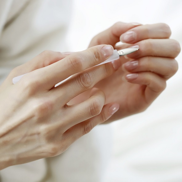 skórki wokół paznokci